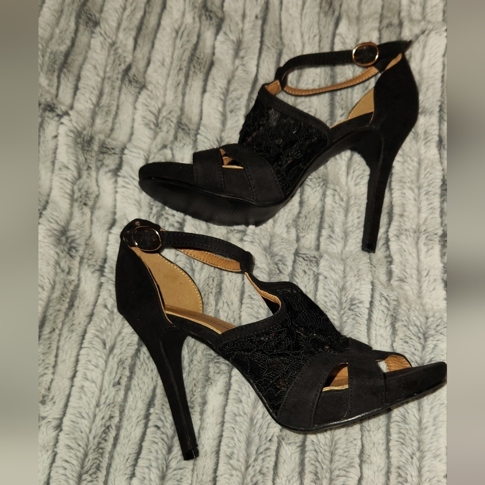Lace Womens heels size 7.5
